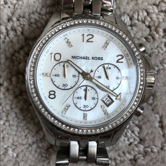 Authentic Michael Kors silver watch - Picture 3 of 4